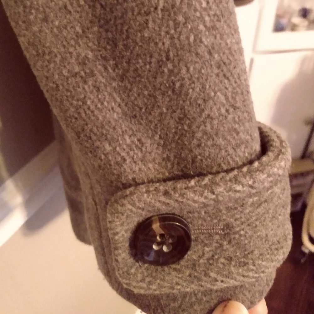 Thick gray wool winter pea coat from Banana Republic - Picture 8 of 10